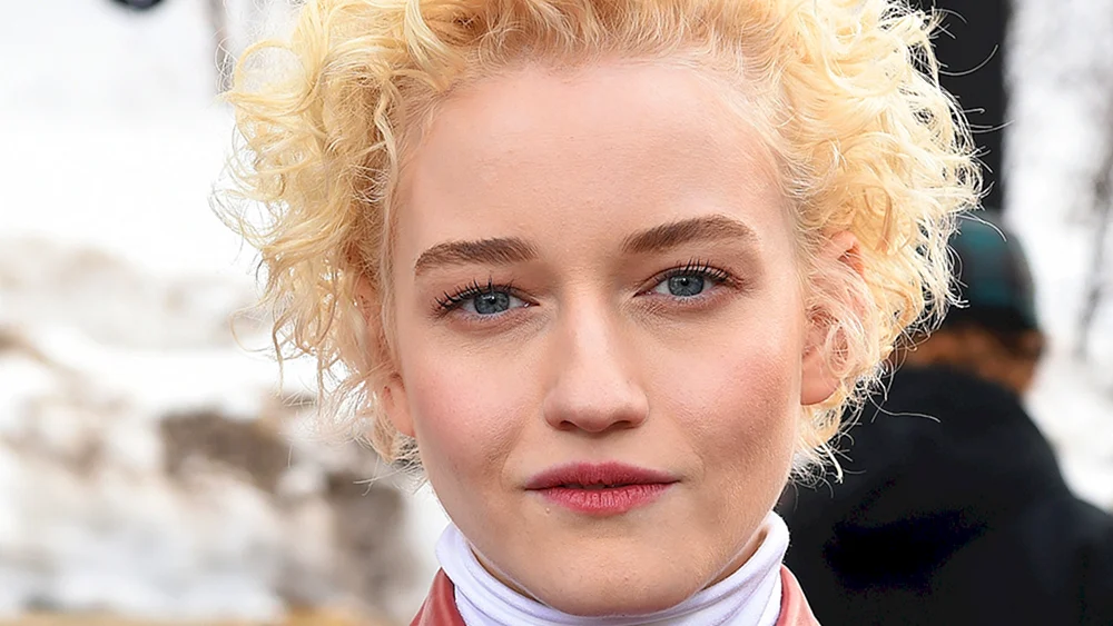 Julia Garner