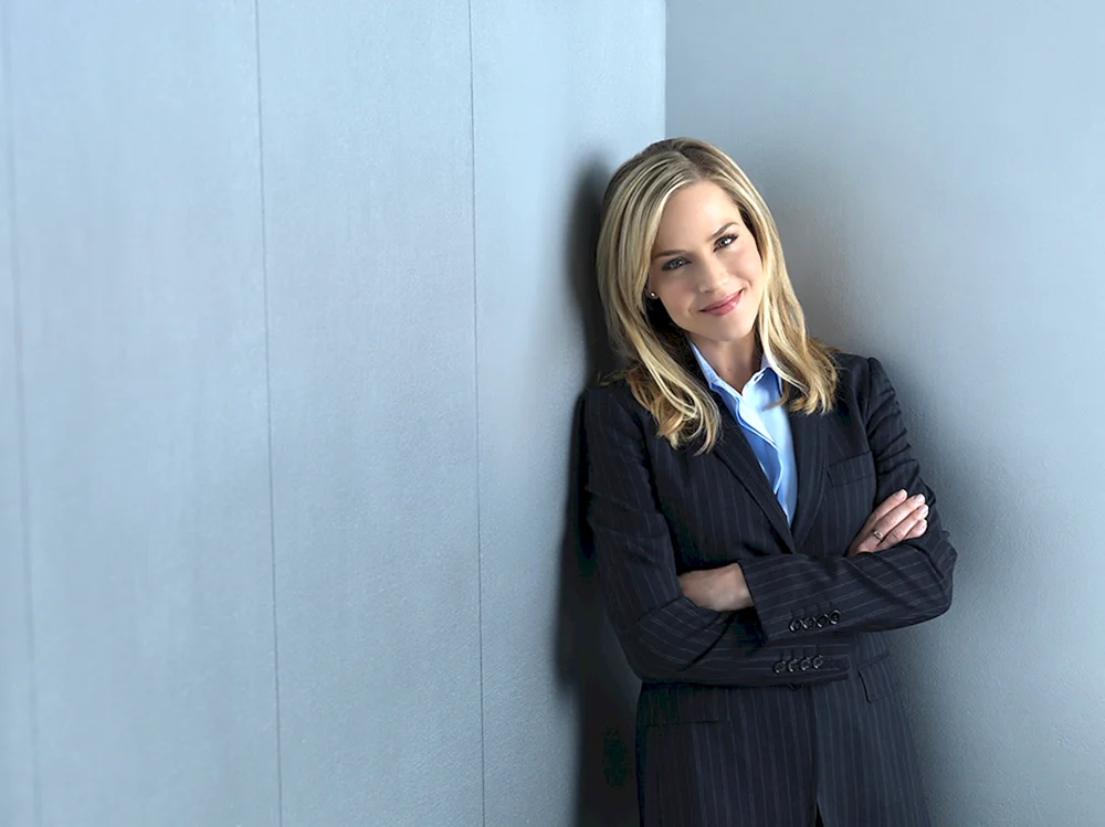 Julie Benz 2022