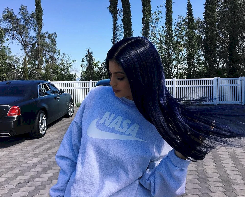 Issyne black hair