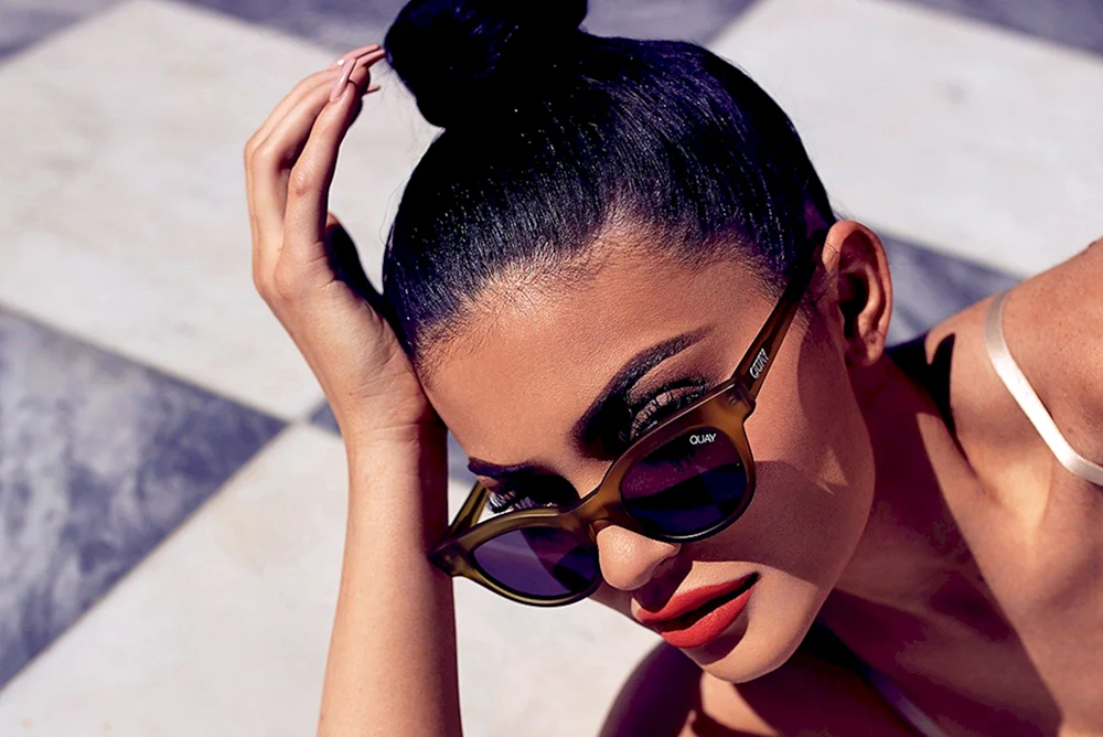 Mädchen mit Sonnenbrille