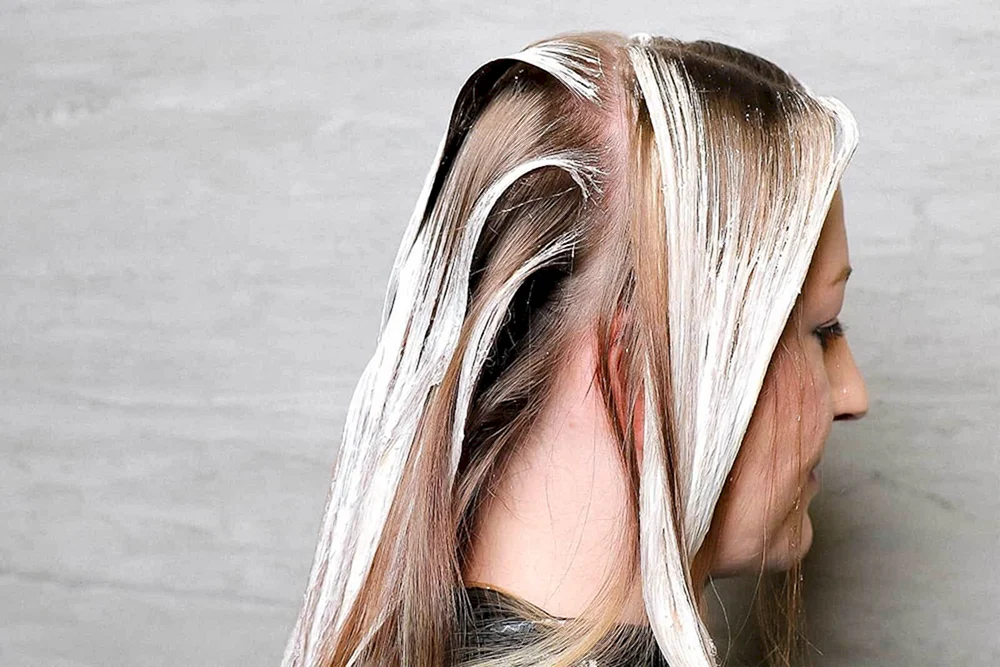 Wie man Strähnchen im Haar zu Hause selber macht