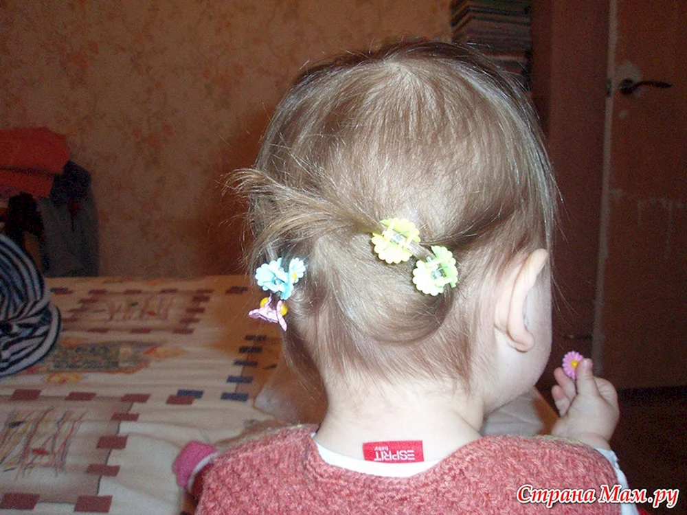 Wie man mittellanges Haar mit einer Krabbe schön feststeckt