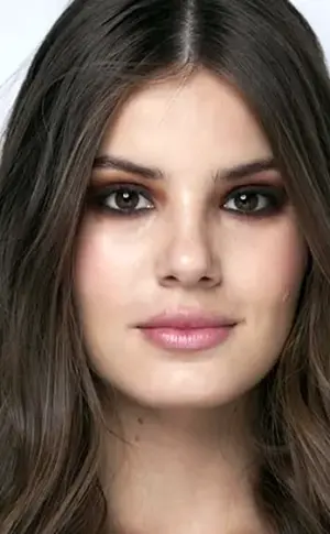 Camila Queiroz