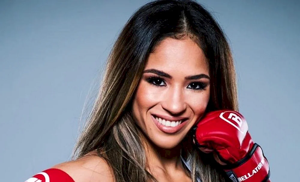 Kamila Smogulecka fighter