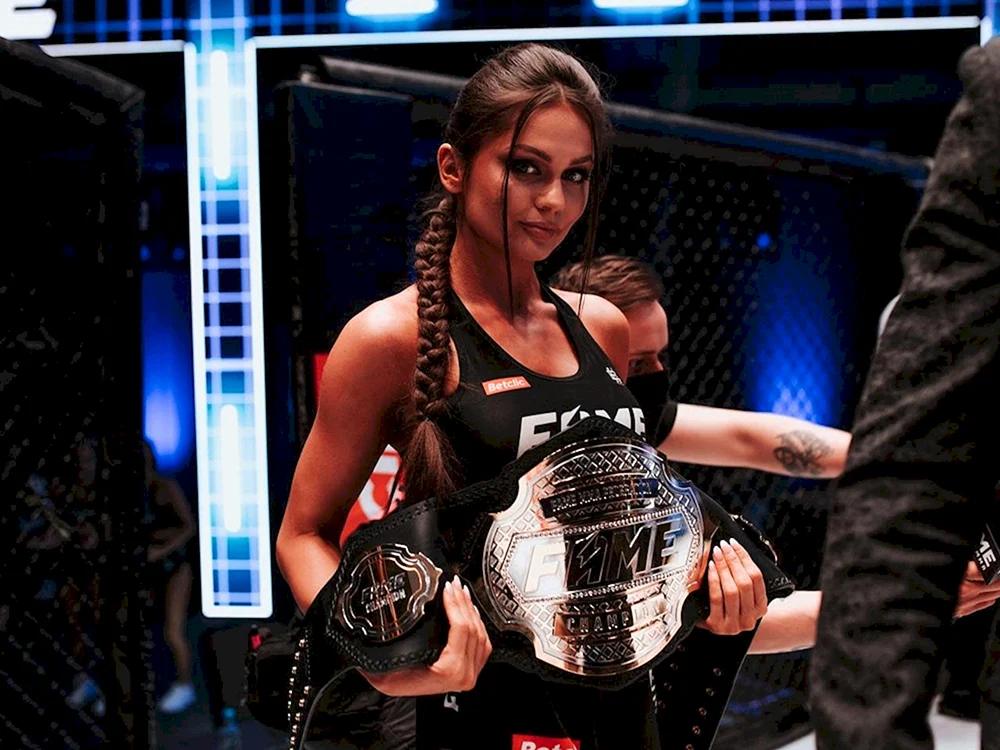 Kamila Smogulecka fighter