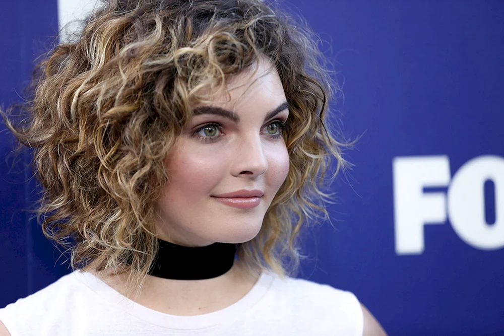 Camren Bicondova