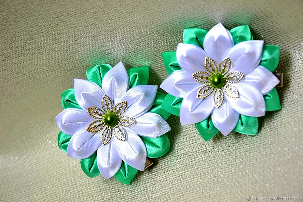 Kanzashi-Haarbänder aus Bändern