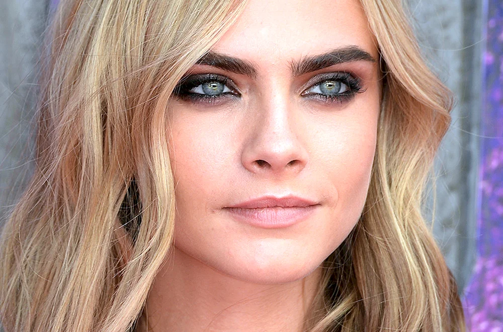 Blonde Braune Augen