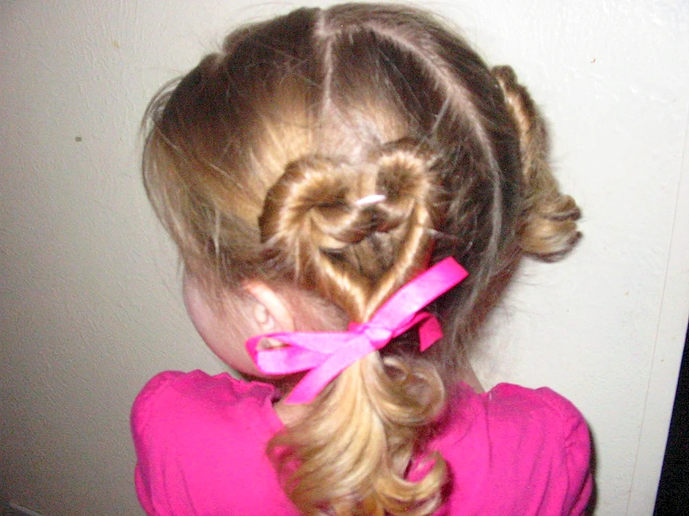 Lockenfrisur für Mädchen