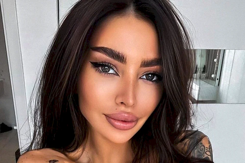 Kardashian Alyona Omovich