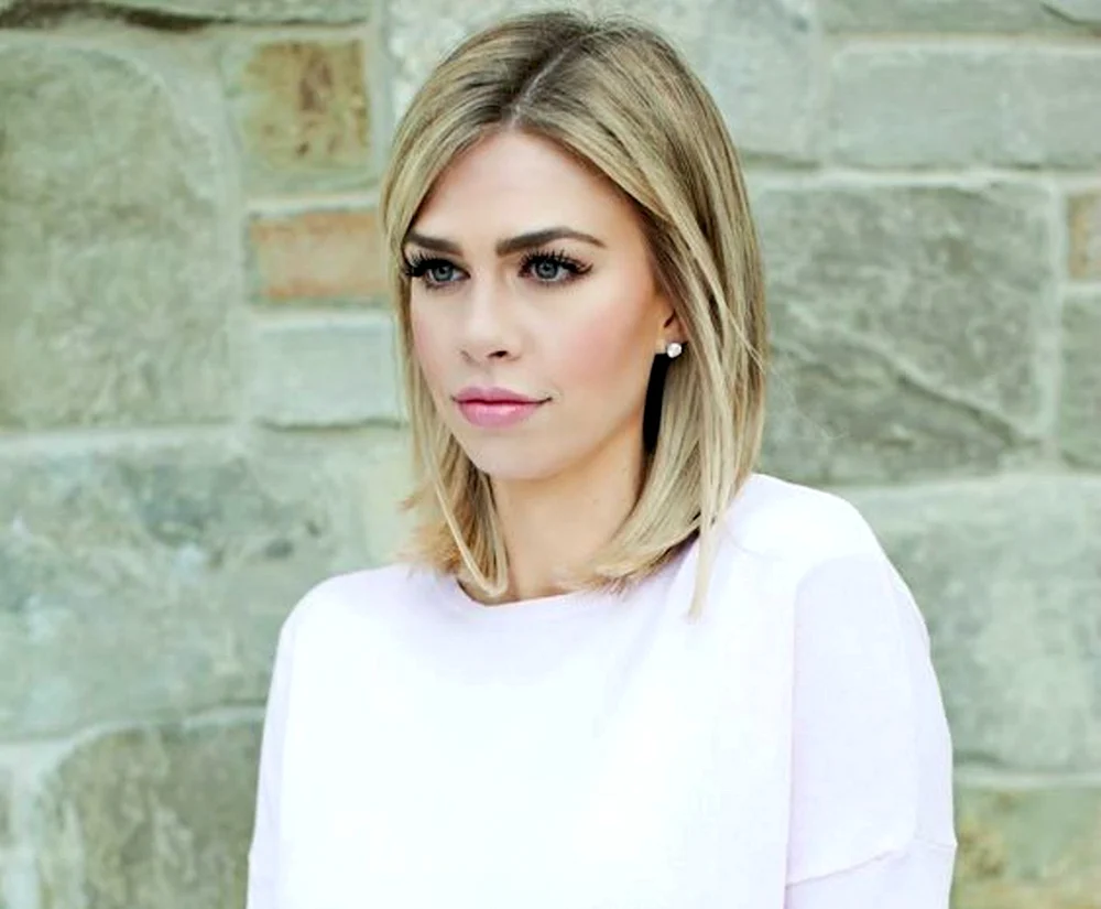Chloe. Kardashian mit kurzen Haaren