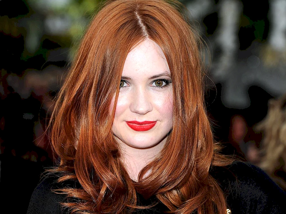 Karen Gillan dunkle Kupferfarbe