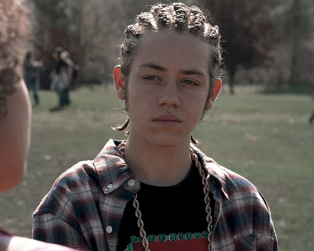 Carl Gallagher mit Zöpfen