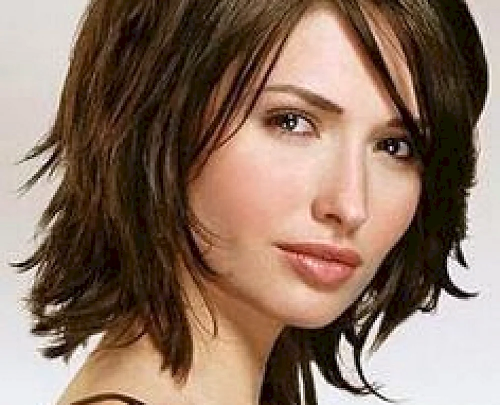 Stufiger Cascade Bob