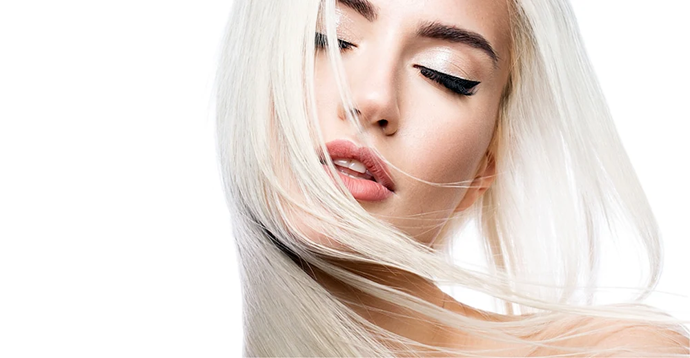 Cassandra Kelly platinblond