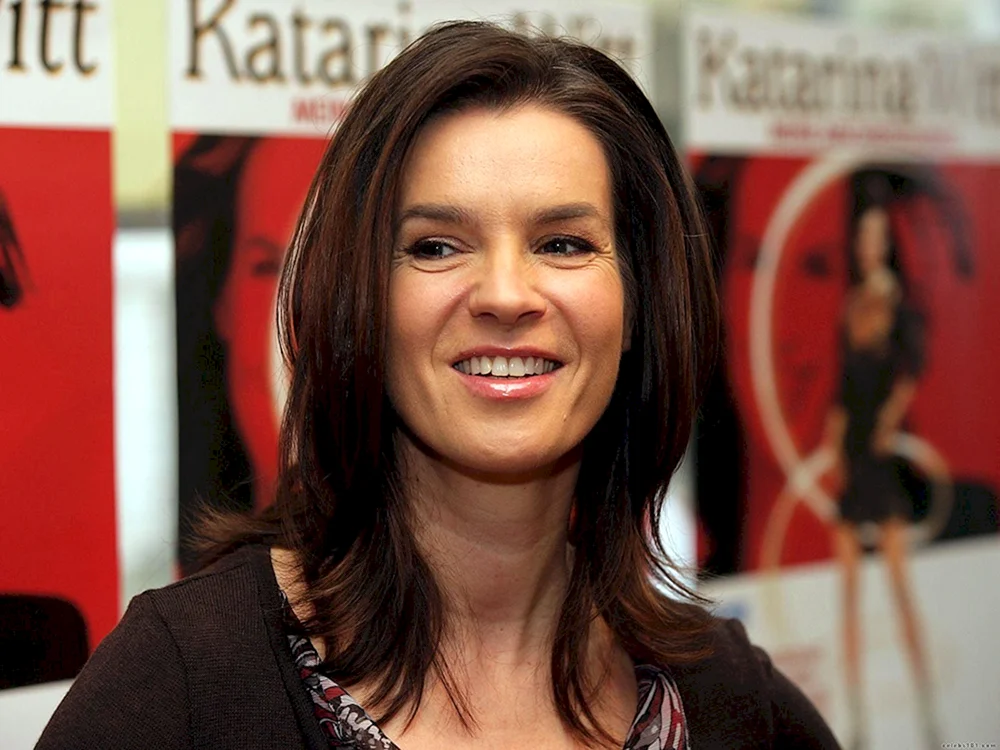 Katarina Witt ist eine deutsche Eiskunstläuferin