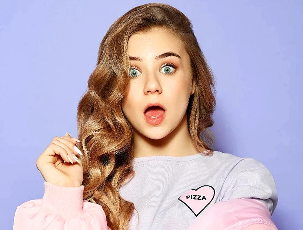 Katya Adushkina Blogger