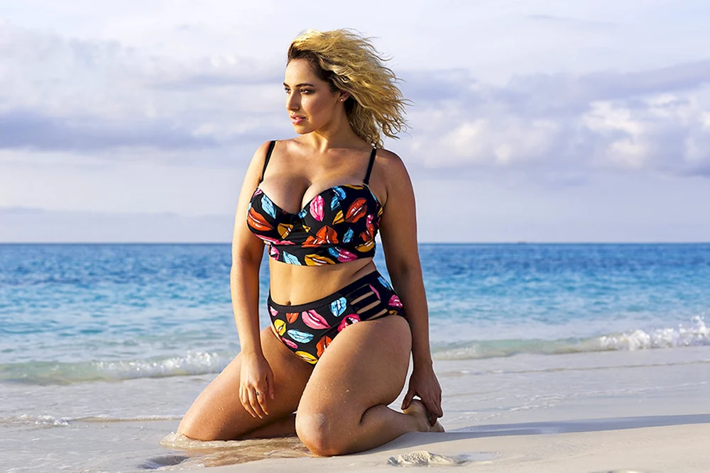 Kelly Brook plus size