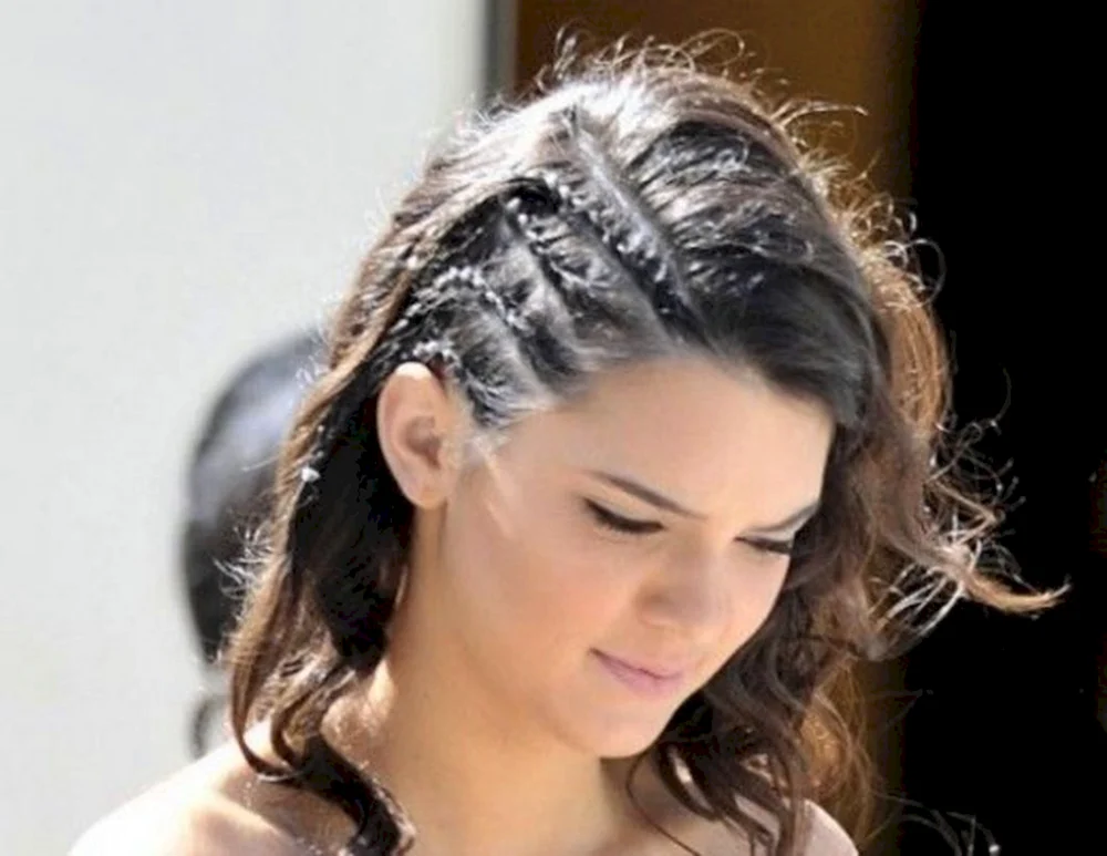 Kendall Jenner mit Zöpfen