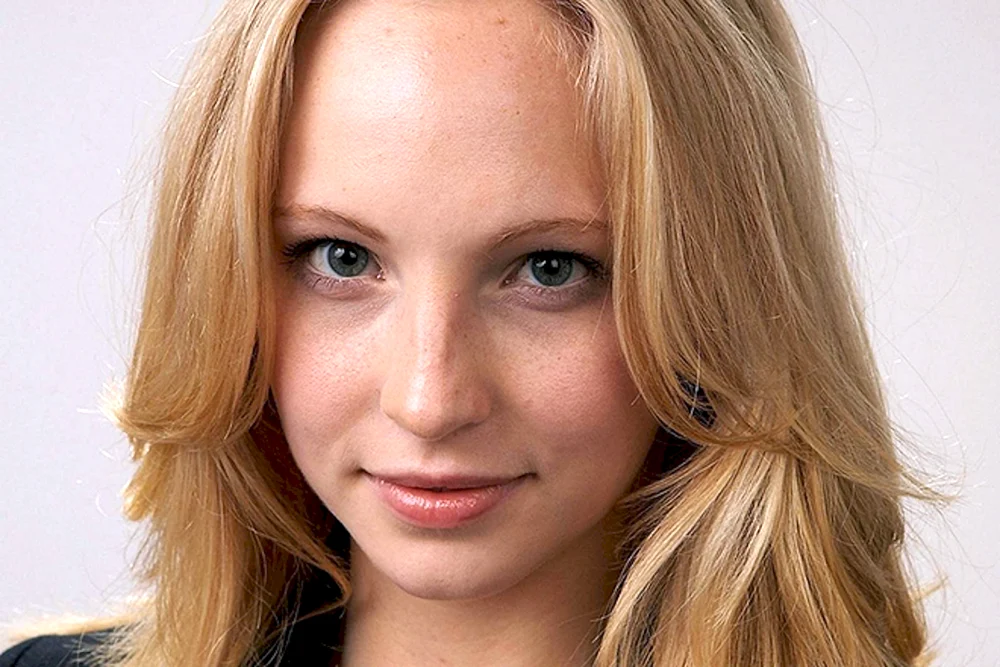 Candice Accola