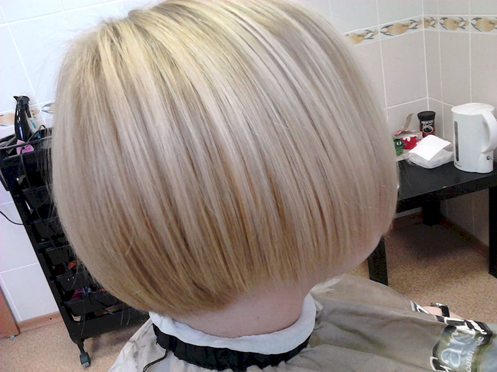 Keratin-Haarglättung für kurzes Haar