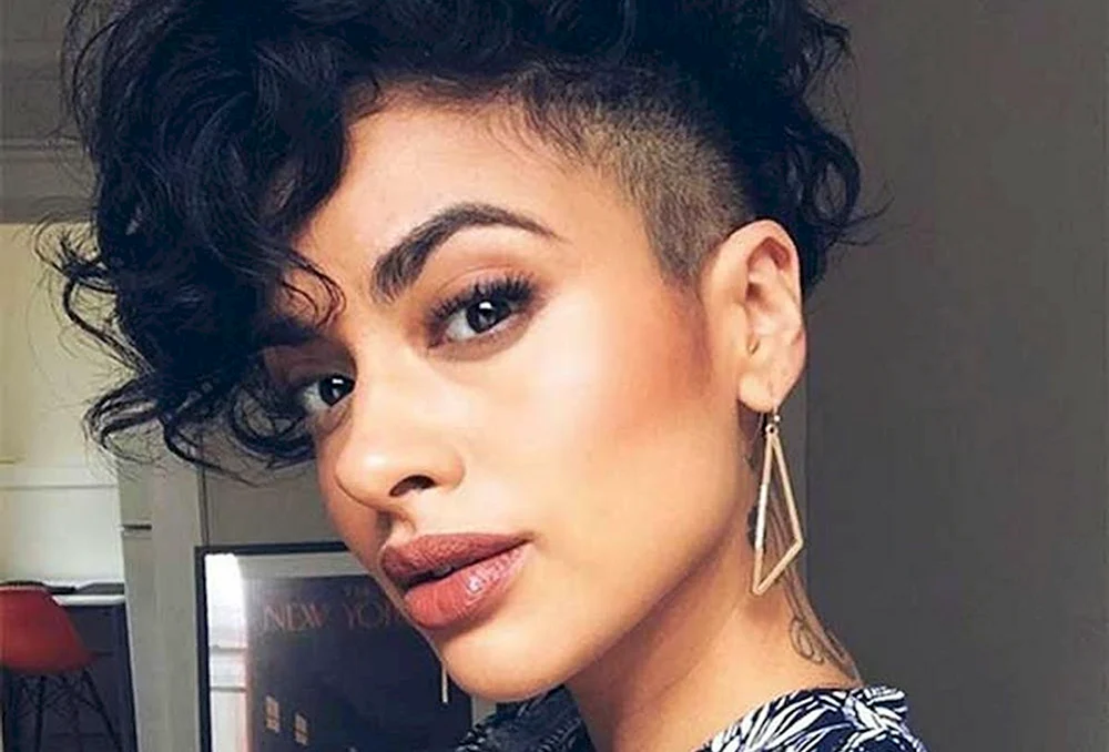Ein Haarschnitt für Afro-Locken