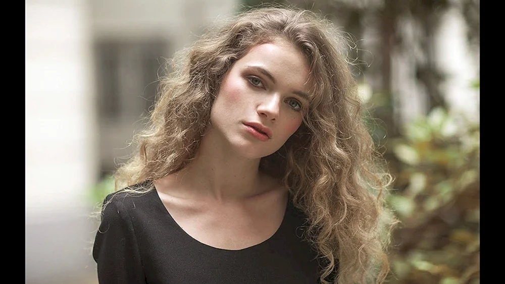 Curly Heir