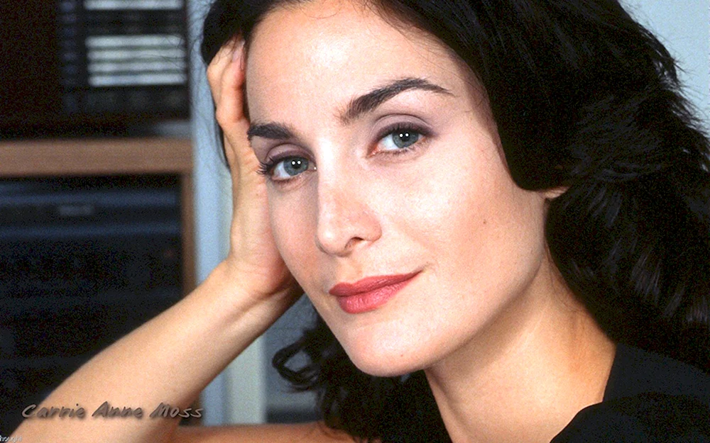 Carrie-Anne Moss 2021
