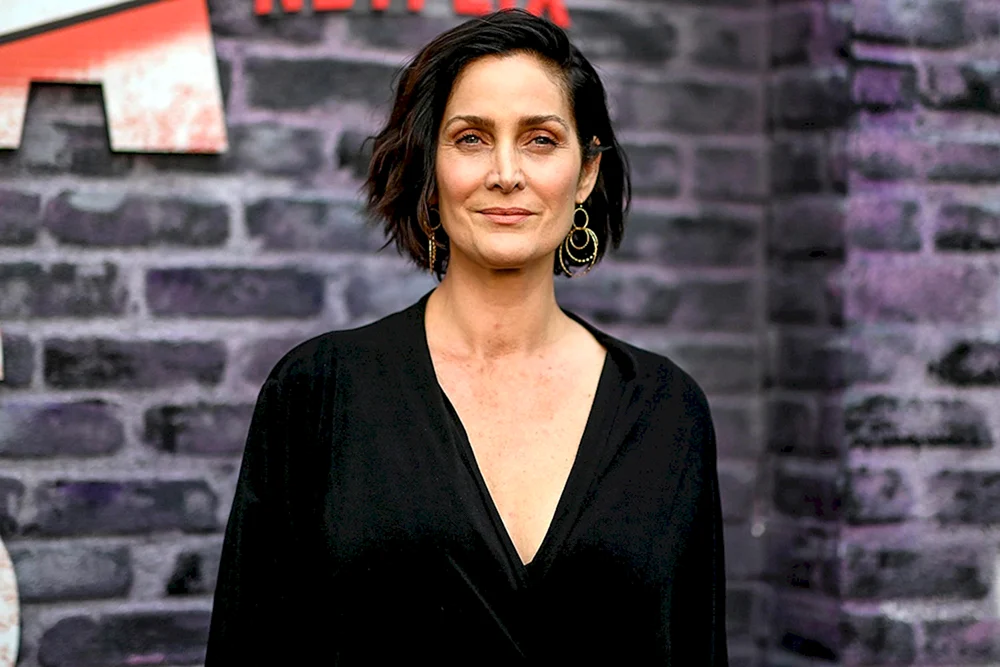 Carrie-Anne Moss 2021