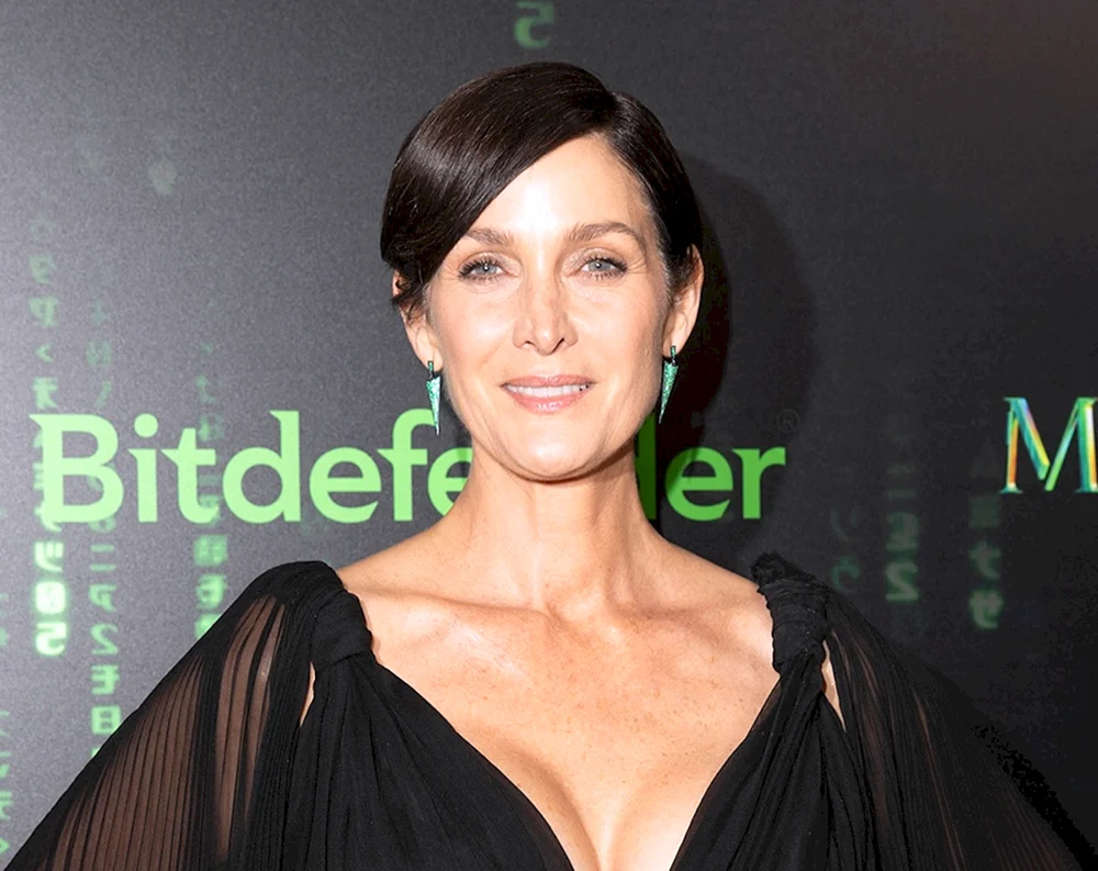 Carrie-Anne Moss