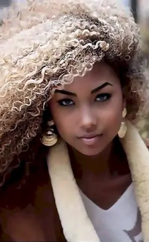 Kat Graham Afro Locken
