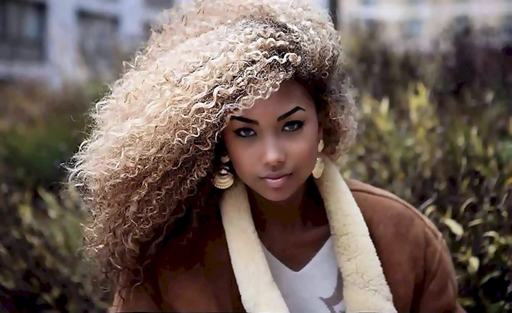 Kat Graham Afro Locken