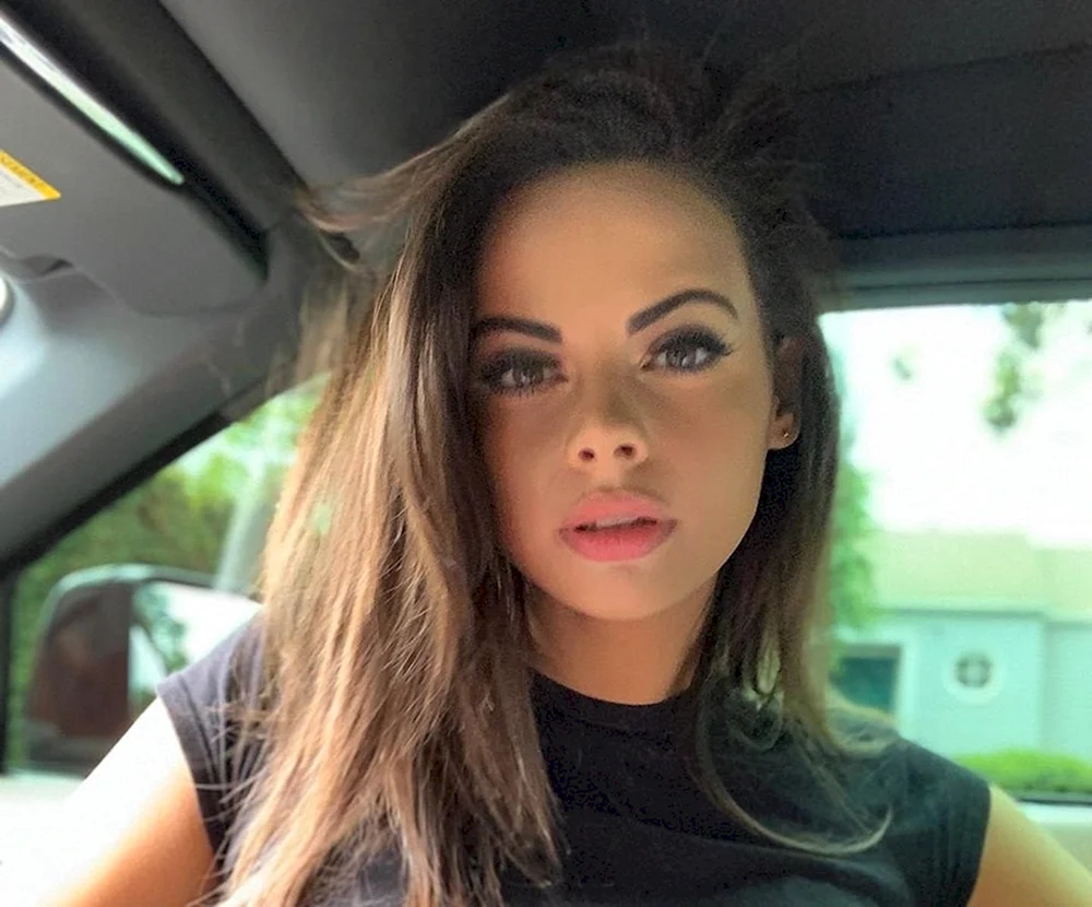 Katie Bell Modell