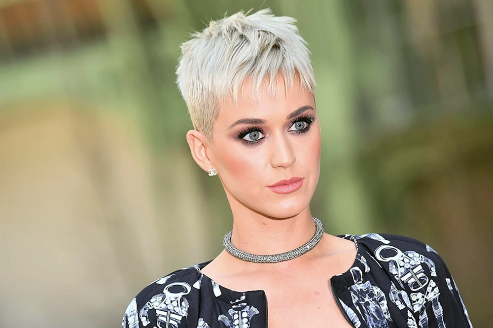 Katy Perry mit Kurzhaarschnitt