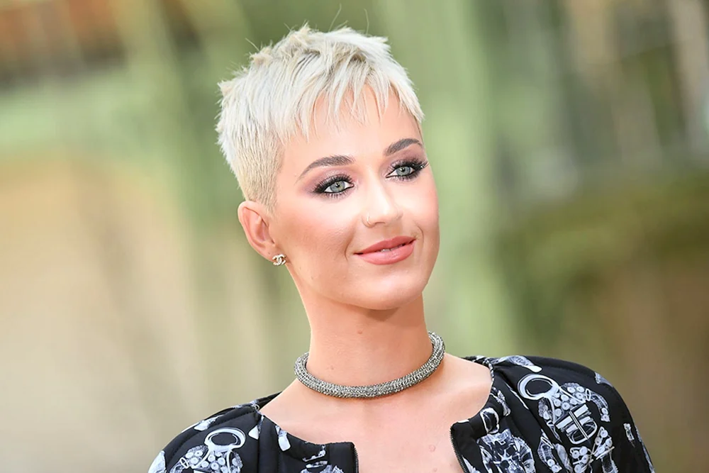 Katy Perry mit kurzem Haarschnitt