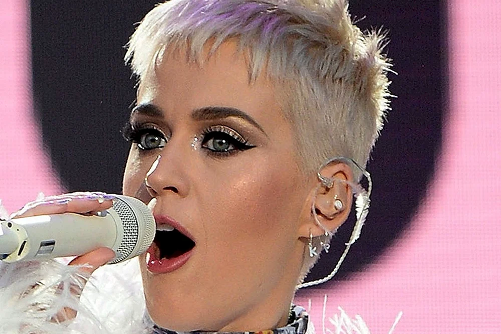 Katy Perry mit Kurzhaarschnitt