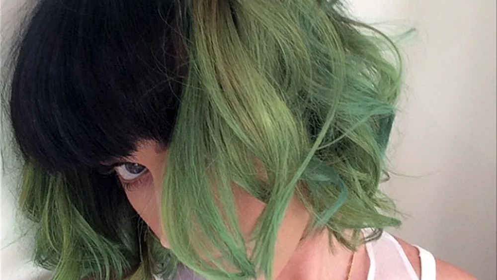 Katy Perry mit grünem Haar
