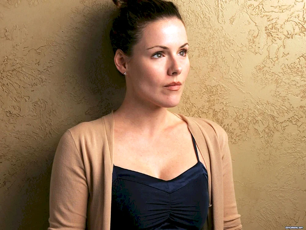 Kathleen Robertson 2024