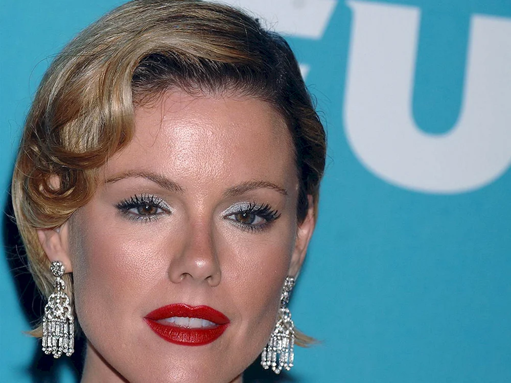Kathleen Robertson 2022