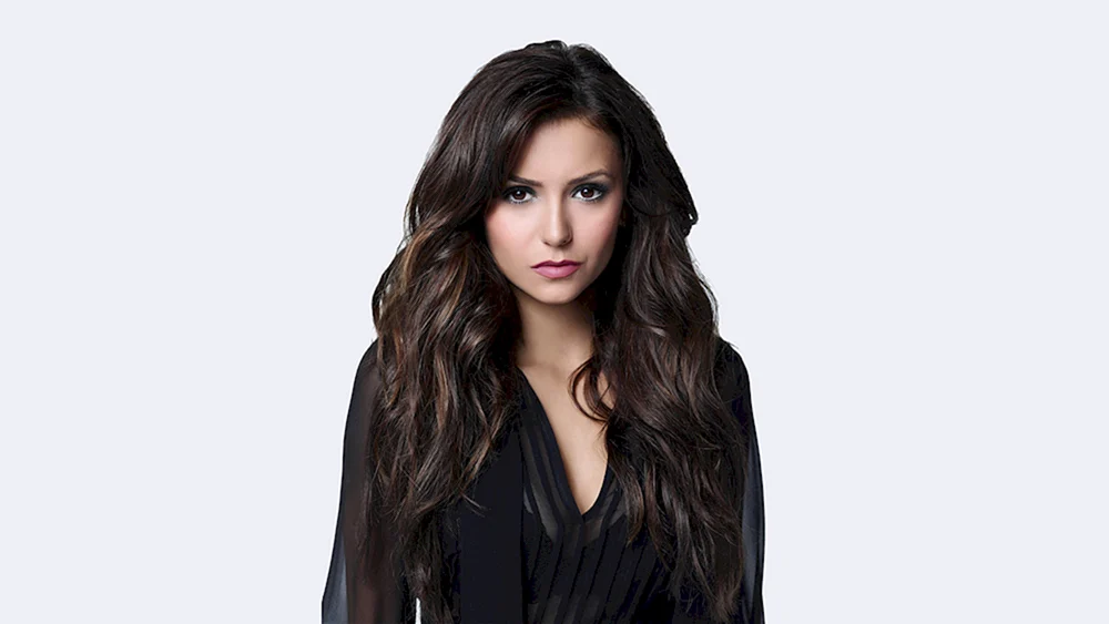 Nina Dobrev mit langen Haaren