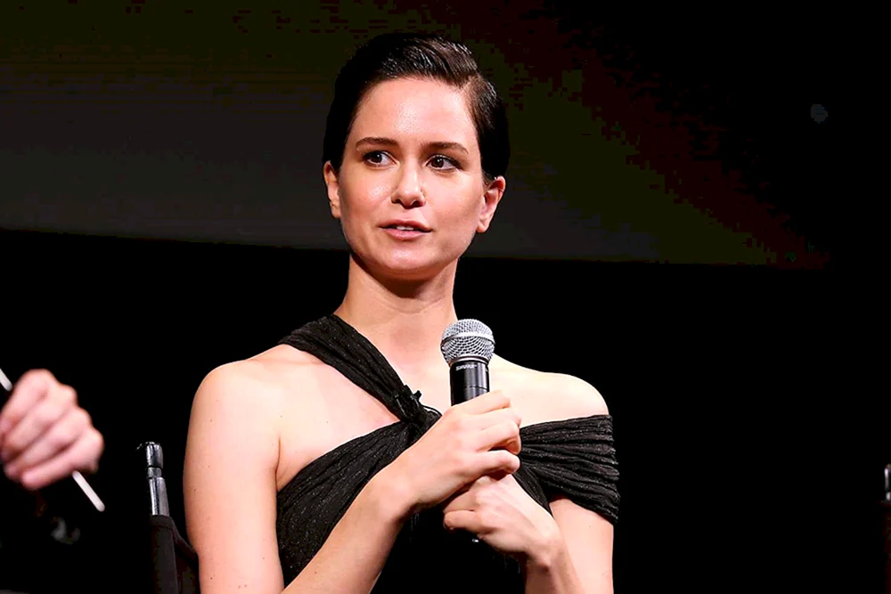 Katherine Waterston Covenant