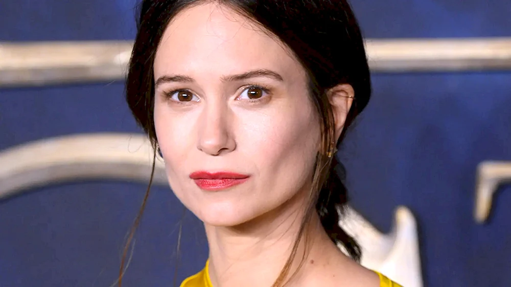 Katherine Waterston Tina