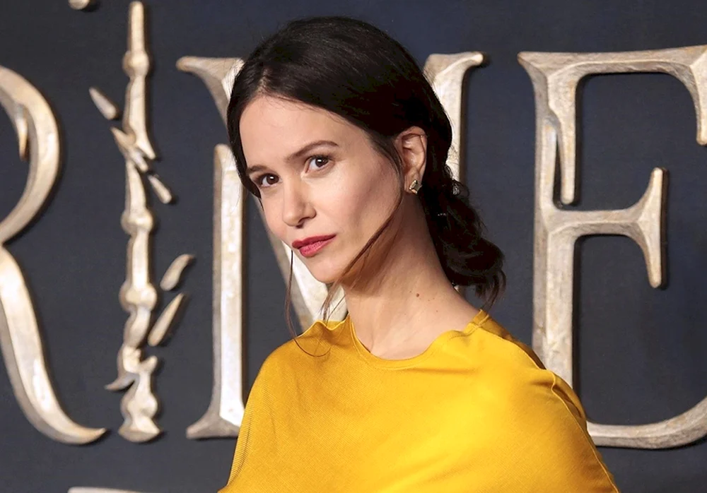 Katherine Waterston Covenant