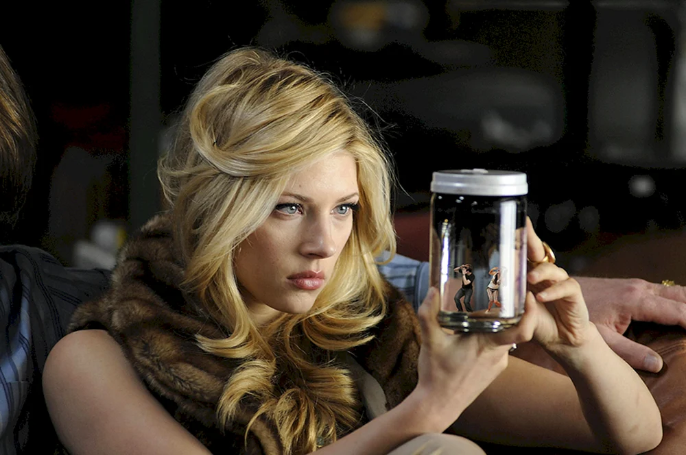 Katheryn Winnick ausgezogen