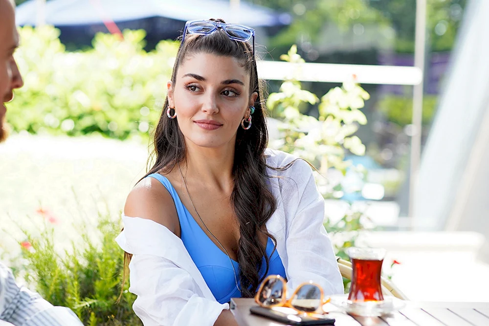 Hande Erçel 2020