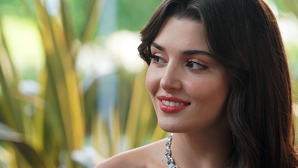 Hande Erchel Eda Yildiz