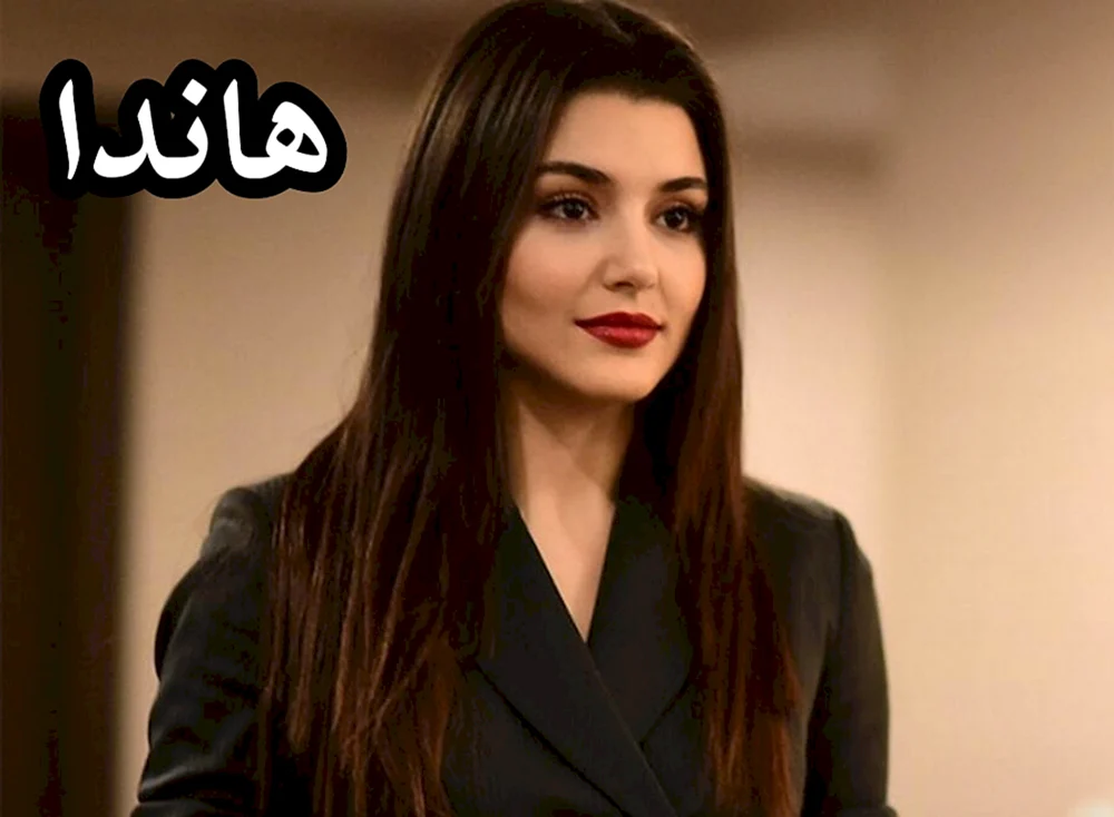 Hande Erçel 2022