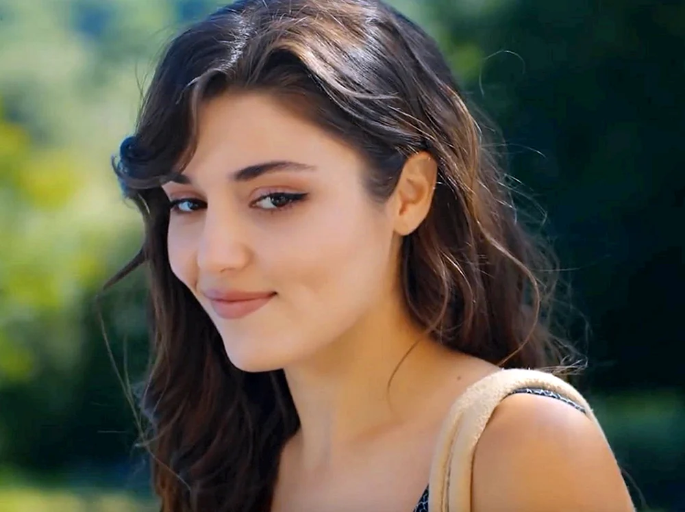 Hande Erchel Eda Yildiz