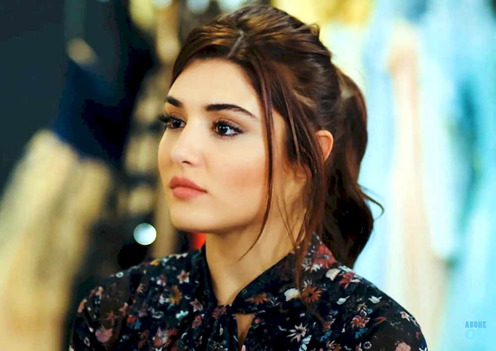 Hande Erçel 2022