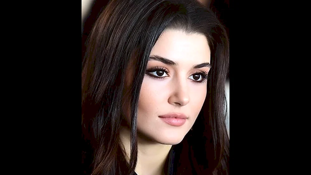 Hande Ercel Korolec Vogel